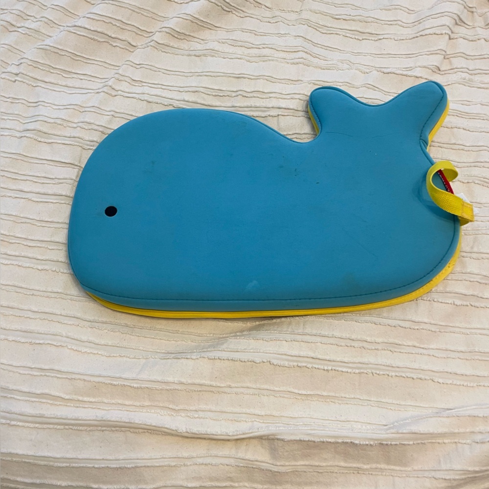 Moby Bath Kneeler. By Skip Hop. Blue and Yellow Whale pad for kneeling on